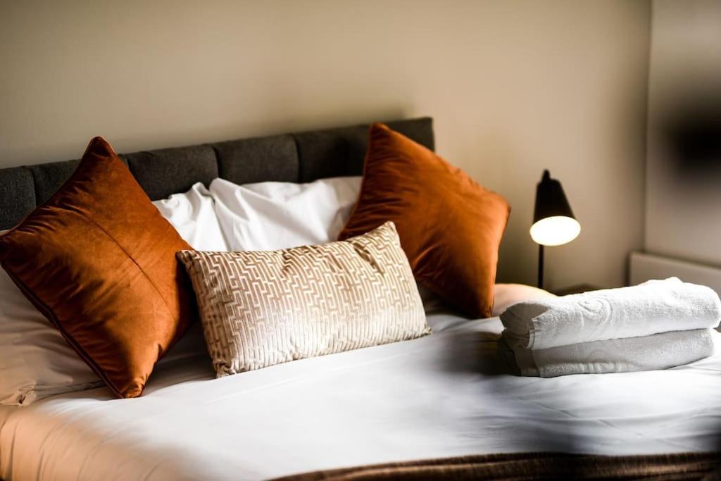 Modern 2 Bedroom - Centre - Parking * Manchester