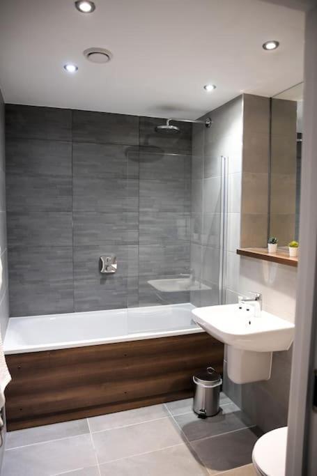 Apartment Modern 2 Bedroom - Centre - Parking Manchester