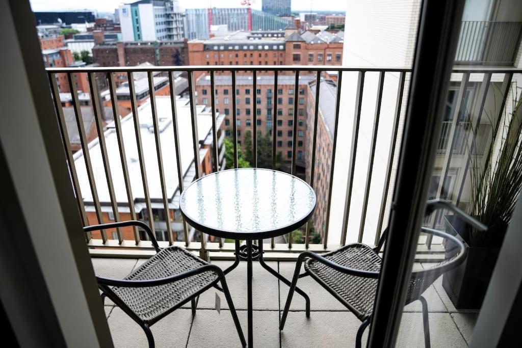 Modern 2 Bedroom - Centre - Parking * Manchester